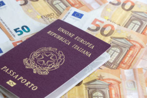 Passaporte para cidadania Italiana e notas de 50 euros